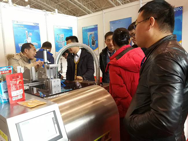 星格酱料包装机在北京火锅食材展会上深受喜爱(图2)